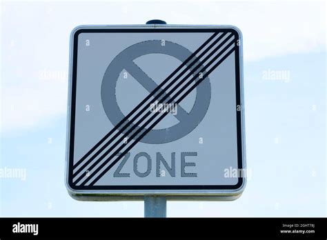 no stopping zone sign